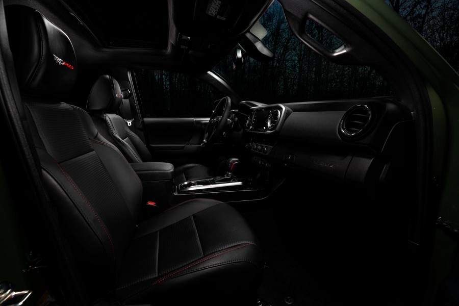Интерьер Toyota Tacoma TRD Pro Double Cab 2019 года  (фото 30 из 60)